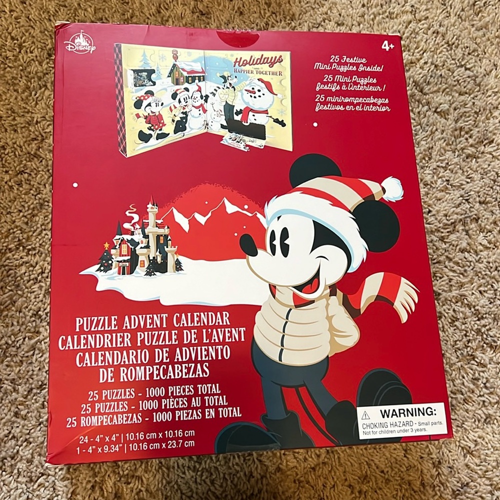 BNWT festive exclusive Disney Store Christmas Holiday Puzzle Advent Calendar!